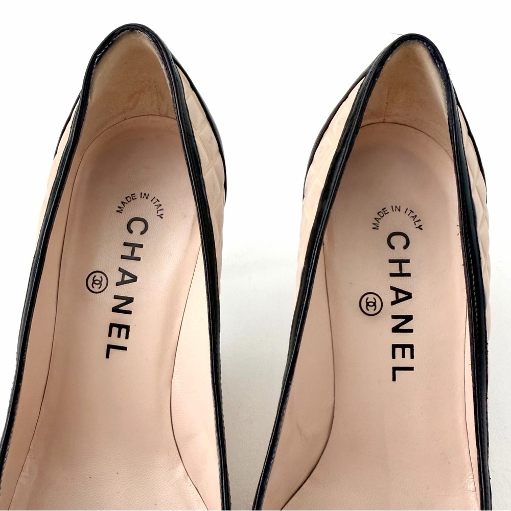 CHANEL || Beige Quilted Leather Black Cap Toe Pointed Pumps Heels EU 37 - Picture 7 of 16
